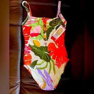 One piece swimsuit (brand new)